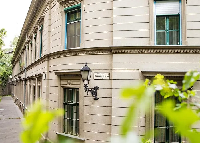 Apartment Hunyadi - Elegant Quiet Flat In Buda Castle With Parking