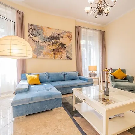 Hunyadi - Elegant Quiet Flat In Buda Castle With Parking * Будапешт