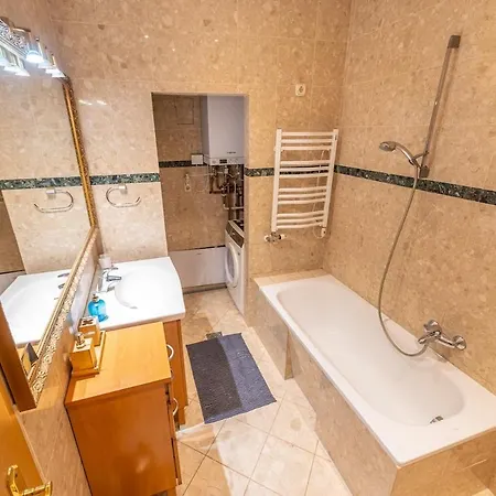 Hunyadi - Elegant Quiet Flat In Buda Castle With Parking *