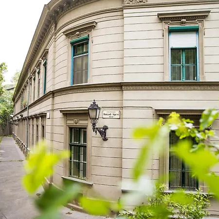 Apartament Hunyadi - Elegant Quiet Flat In Buda Castle With Parking