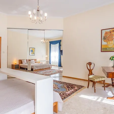 Hunyadi - Elegant Quiet Flat In Buda Castle With Parking Apartmán Budapešť