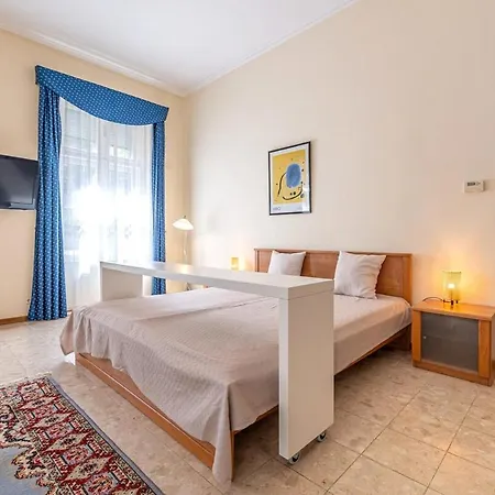 Hunyadi - Elegant Quiet Flat In Buda Castle With Parking * Budapešť