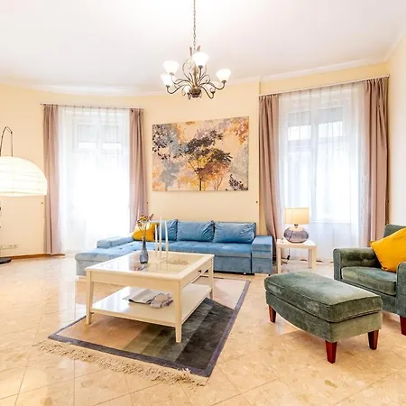 Hunyadi - Elegant Quiet Flat In Buda Castle With Parking *
