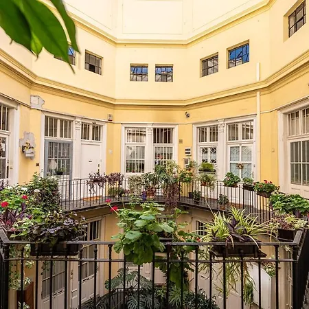 Hunyadi - Elegant Quiet Flat In Buda Castle With Parking Apartmán Budapešť