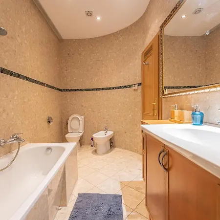 Hunyadi - Elegant Quiet Flat In Buda Castle With Parking *