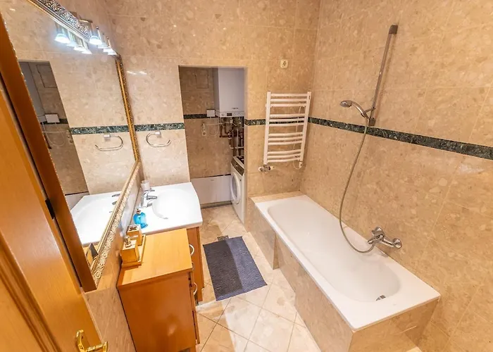 Hunyadi - Elegant Quiet Flat In Buda Castle With Parking *