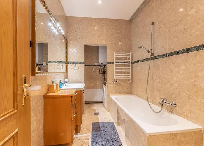 Hunyadi - Elegant Quiet Flat In Buda Castle With Parking Apartmán *