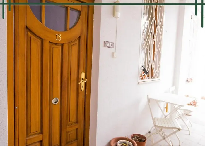 Апартаменты Hunyadi - Elegant Quiet Flat In Buda Castle With Parking *