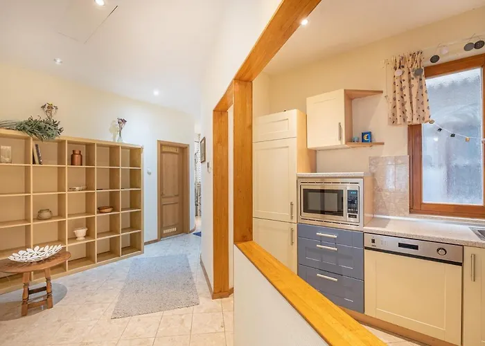 Hunyadi - Elegant Quiet Flat In Buda Castle With Parking Апартаменты *