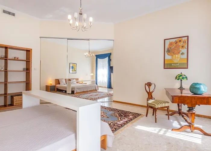 Hunyadi - Elegant Quiet Flat In Buda Castle With Parking Apartmán Budapešť