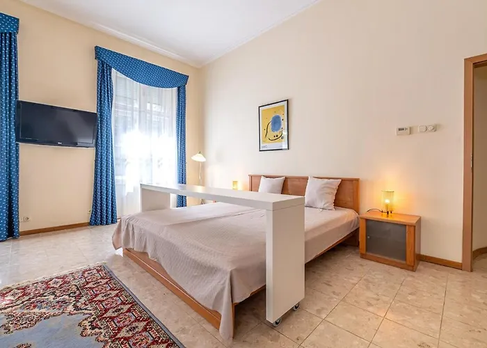 Hunyadi - Elegant Quiet Flat In Buda Castle With Parking * Будапешт