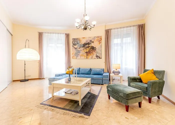 Hunyadi - Elegant Quiet Flat In Buda Castle With Parking *