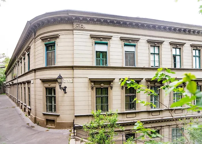 Hunyadi - Elegant Quiet Flat In Buda Castle With Parking