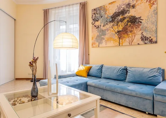 Апартаменты Hunyadi - Elegant Quiet Flat In Buda Castle With Parking