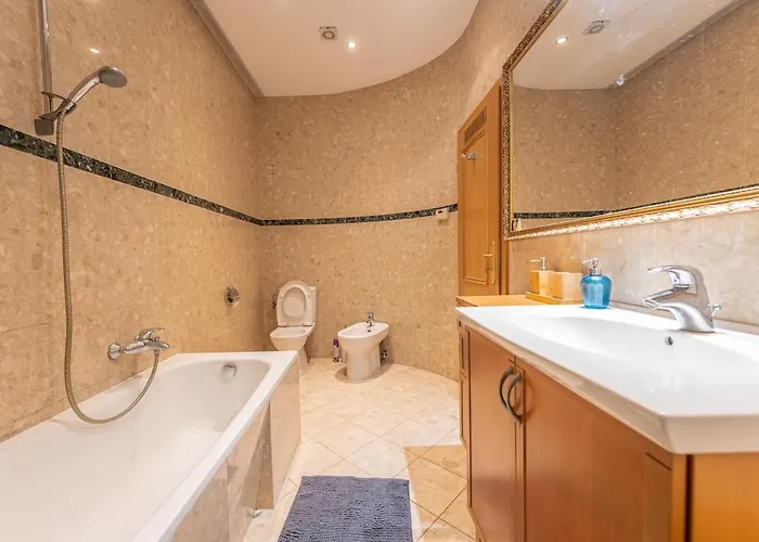 Hunyadi - Elegant Quiet Flat In Buda Castle With Parking *